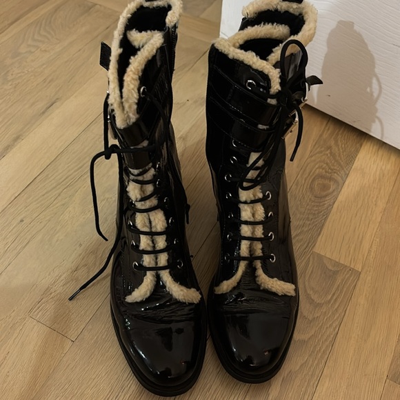 KURT GEIGER PATENT LEATHER SHEARLING LINED COMBAT BOOTS SIZE 41 us 10 - Picture 4 of 9